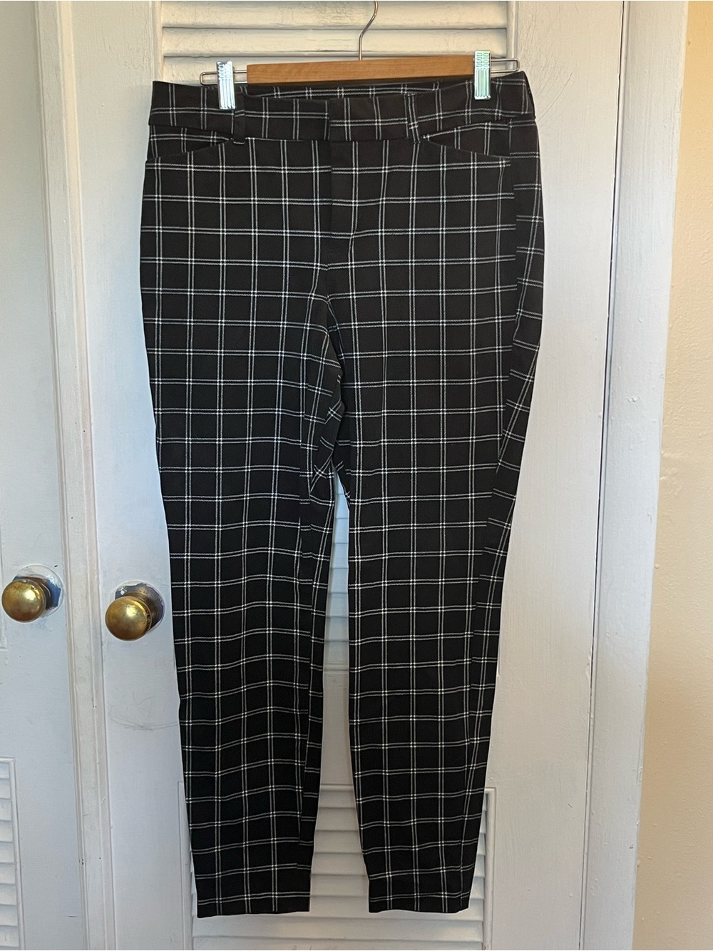 Old Navy Women's High Rise Pixie Pants White/Black plaid . Size 10 Regular EUC - Picture 2 of 7